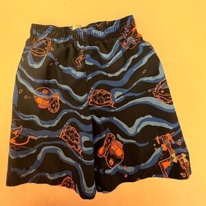 UNDER ARMOUR  SIZE 5 SWIM TRUNKS